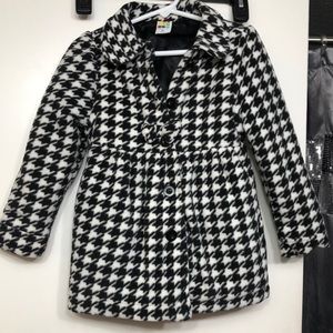 Girls Houndstooth Button Up Peacoat. Size 5T.